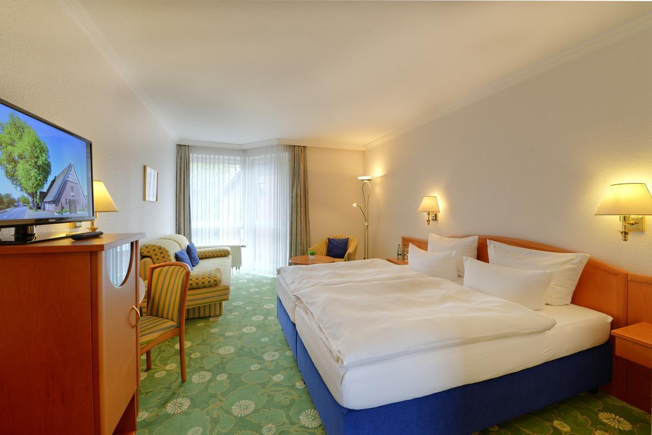 Landhotel Zur Eiche บุกซ์เทอฮูเดอ ภายนอก รูปภาพ