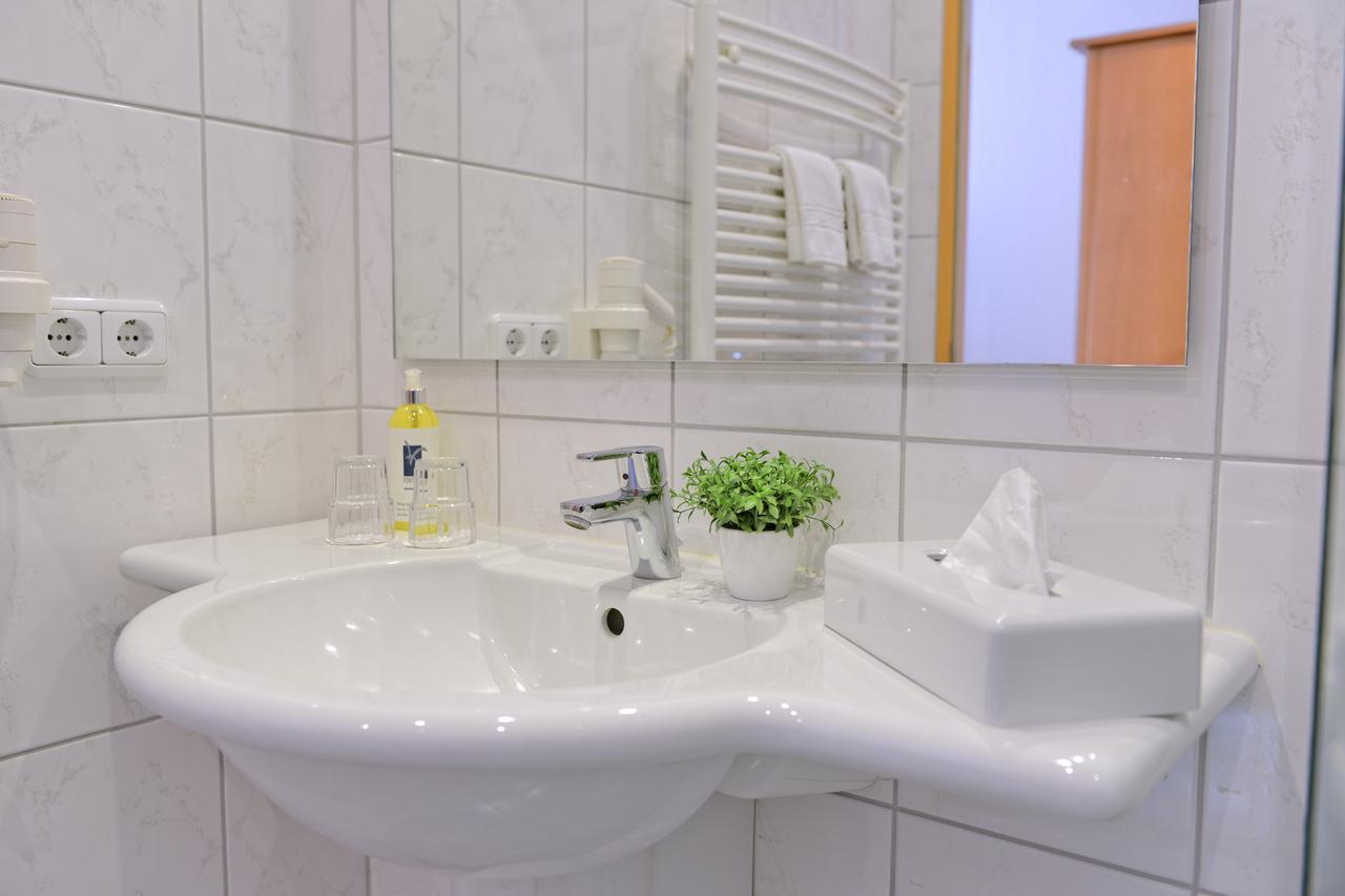Landhotel Zur Eiche บุกซ์เทอฮูเดอ ภายนอก รูปภาพ